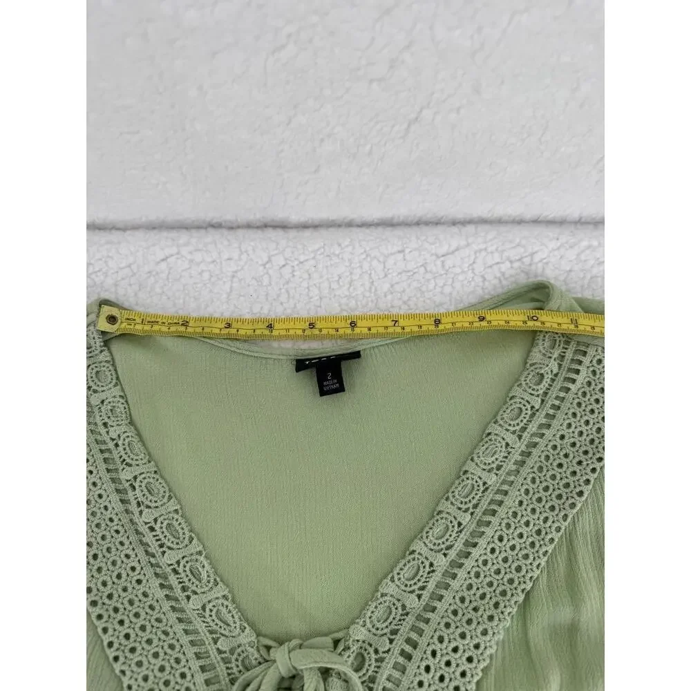 TORRID Green Short Sleeves VNeck Crochet‎ Detailing Tie Closure Blouse Size 2